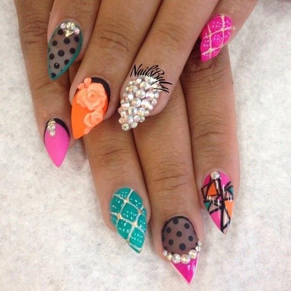 uñas esculpidas decoradas con puntos