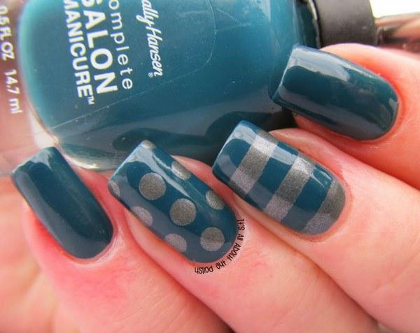 uñas a dos colores con puntos