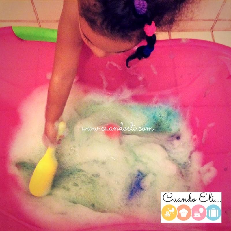 Juego Sensorial con Espuma de Colores