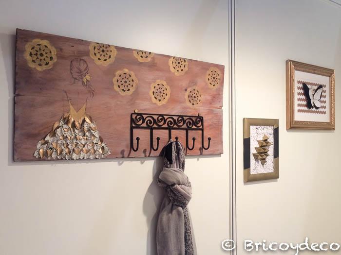 Perchero con tabla de madera reciclada