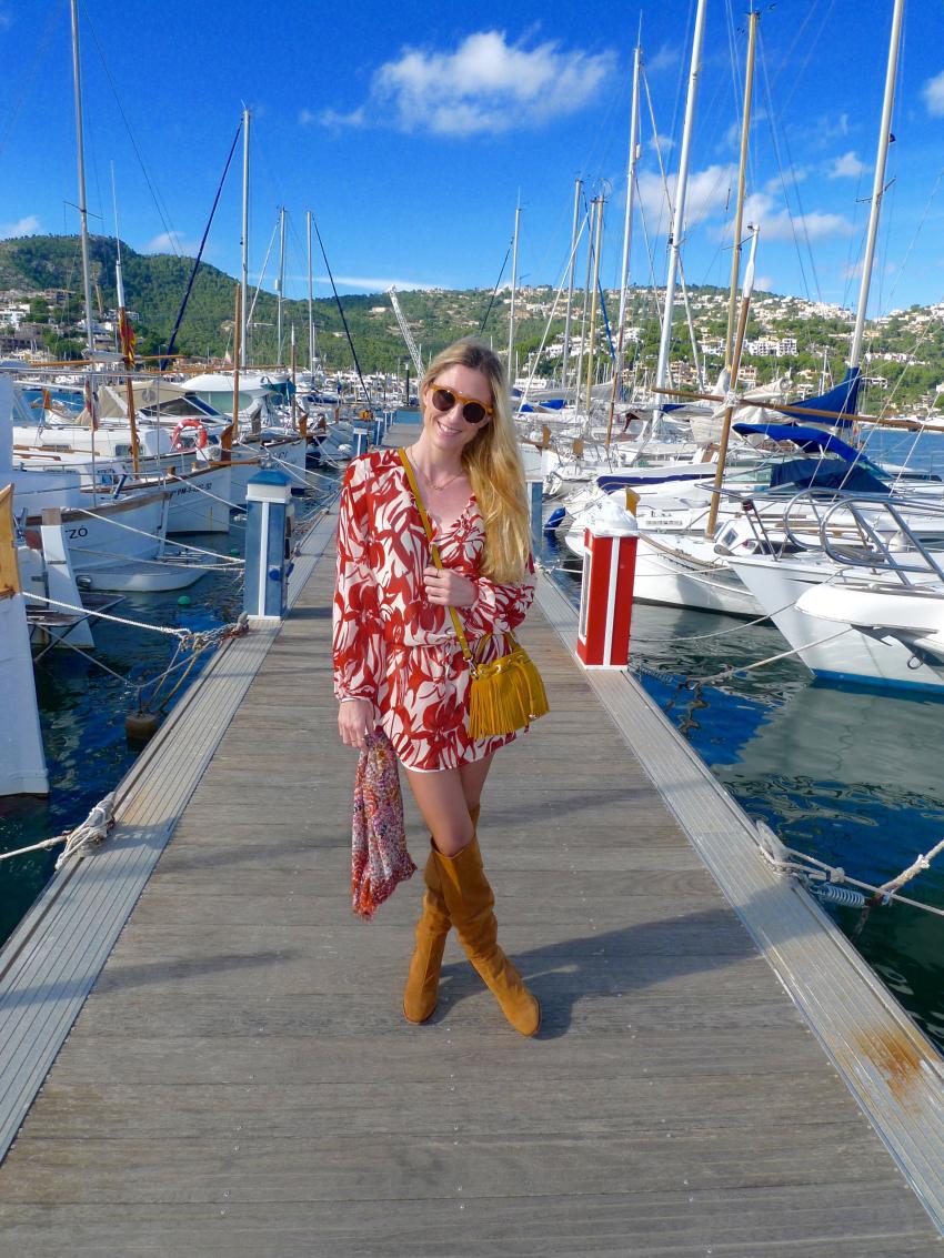 high boots + red dress paula casielles