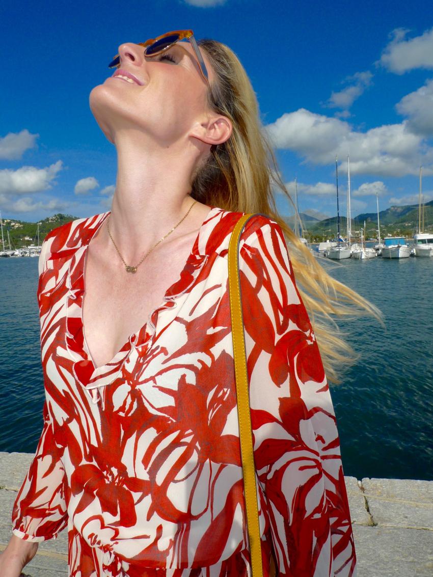 high boots + red dress paula casielles 10