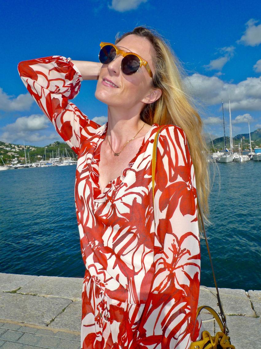 high boots + red dress paula casielles 2