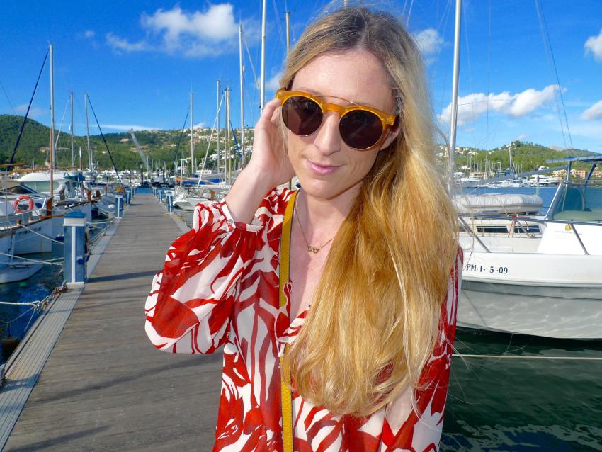 high boots + red dress paula casielles 6