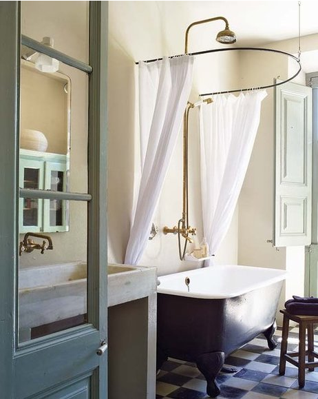 bañera antigua con ducha