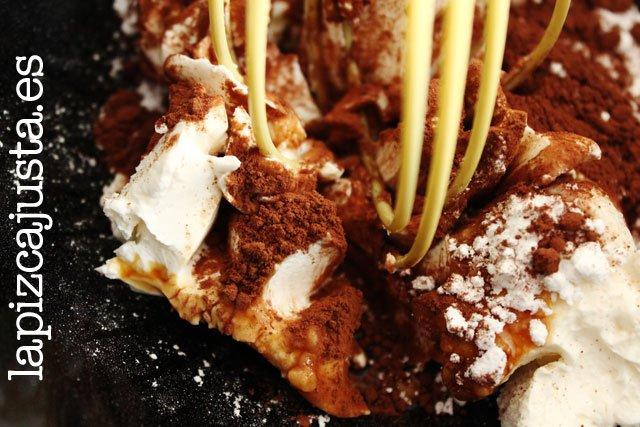 mezcla del frosing para el cupcakes de brownie