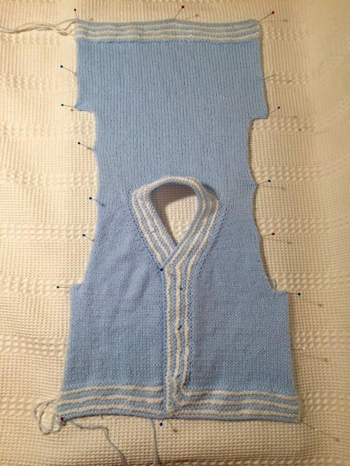 Espalda y delanteras, se tejen en una sola pieza 