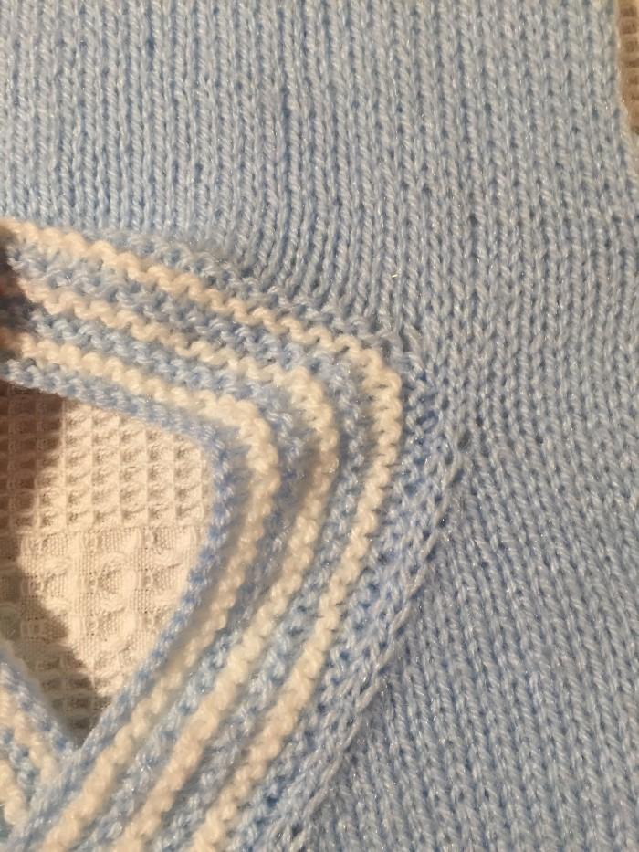 Detalle del borde de escote