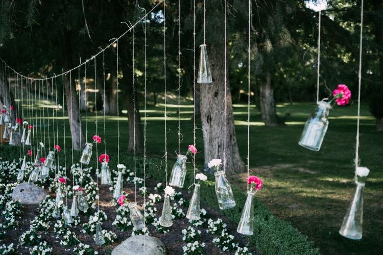 colores-de-boda-organizacion-bodas-049-decoracion-suspendida-botellas