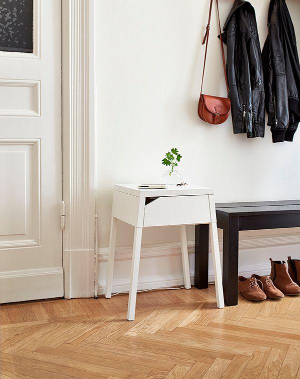 SELJE. Muebles para cargar la batería del móvil. 