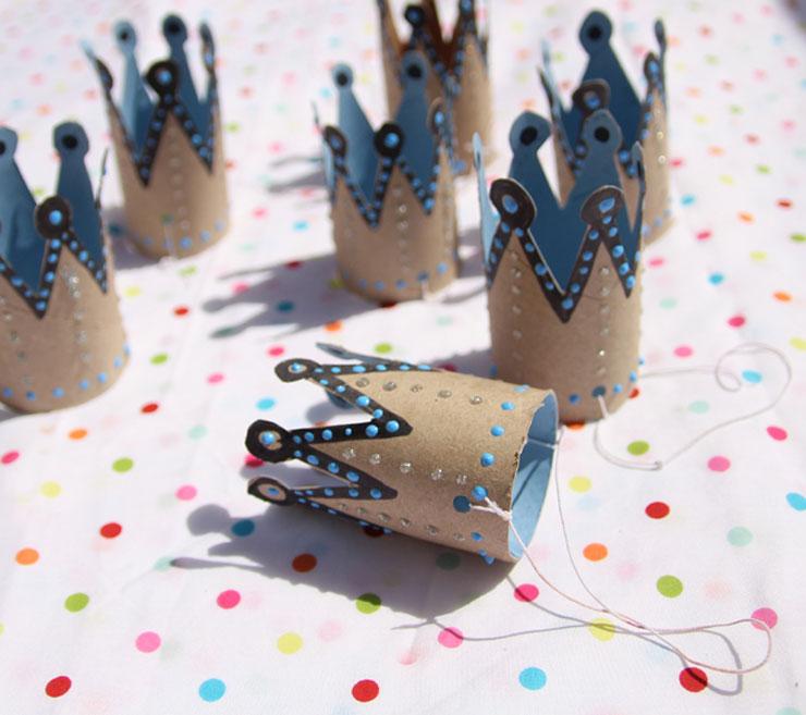 Coronas para niños y fiestas con rollos de carton | Reciclar | DIY | Via www.sweethings.net