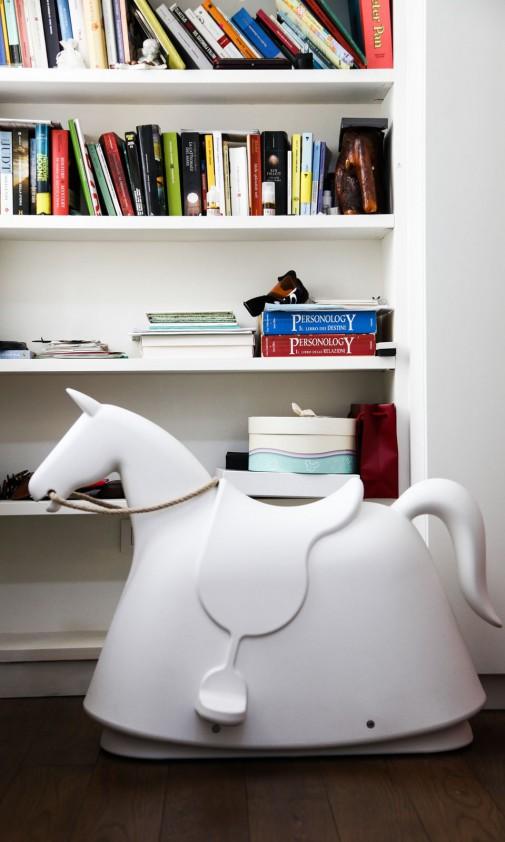 19 caballito en zona de lectora infantil decoratualma