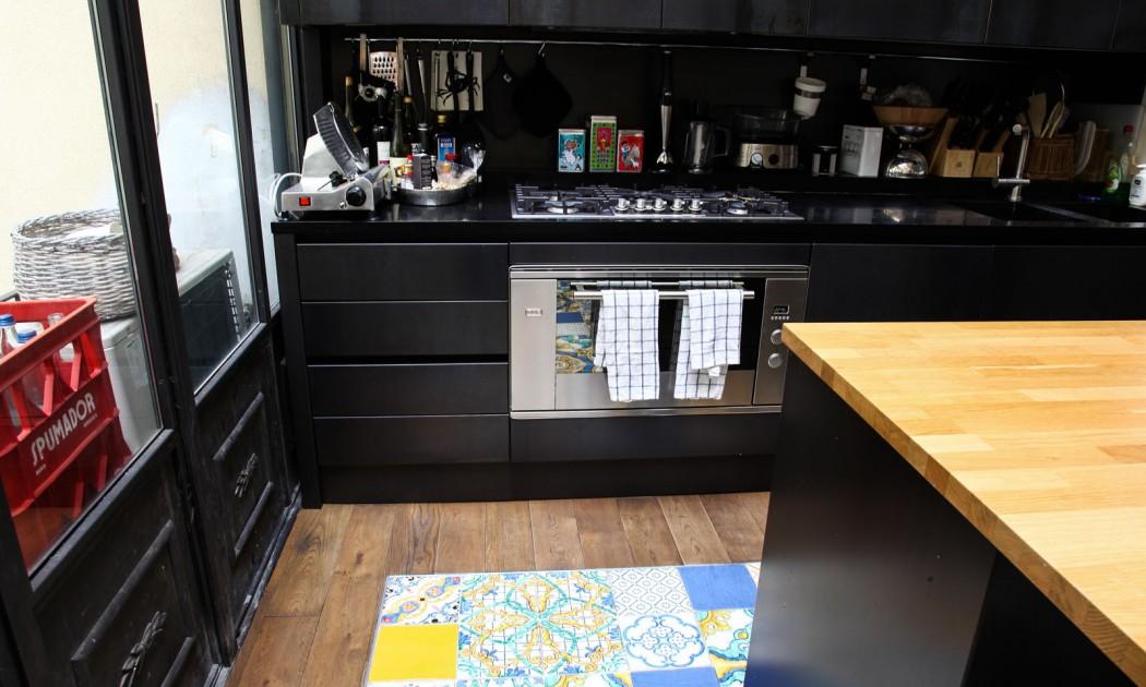 6 cocinas vividas decoratualma negro