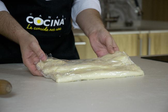 croissants masa envuelta en film