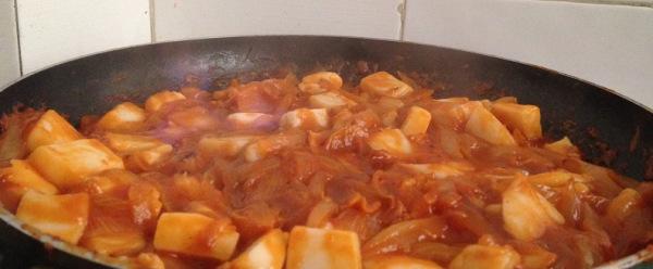 Sepia con cebolla y tomate