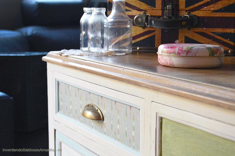 mueble madera decorado con papel 