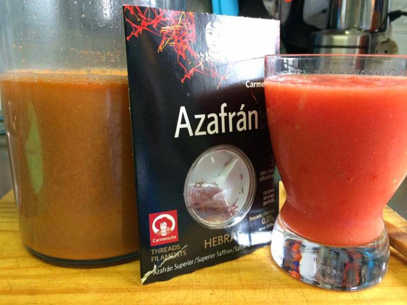 Prepatativos para el arroz Fumet de gambas y tomate batido