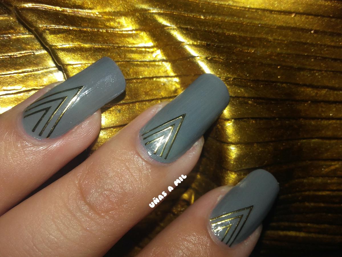 diseño_uñas_nail_art_gris_dorado_piramidal_egipcio_egipto_pegatinas_born_pretty_store_colaboración (2)