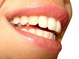 Consejos para limpiar los dientes naturalmente