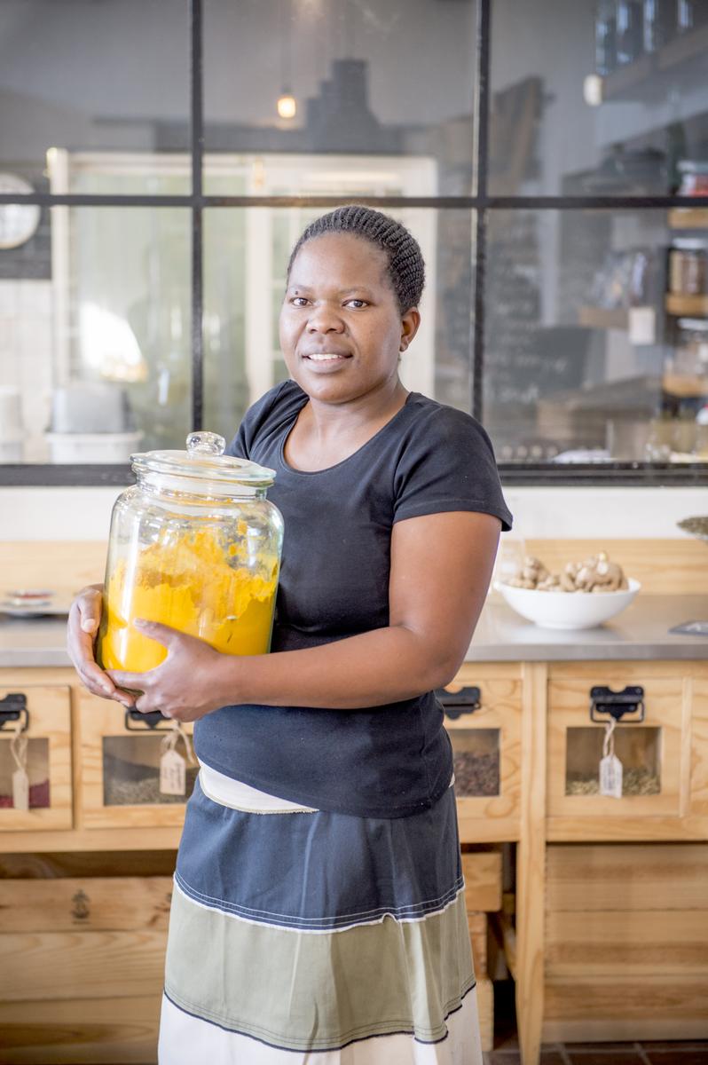 Nosi Tahuma på Brendas Deli, Spice route, Paarl.