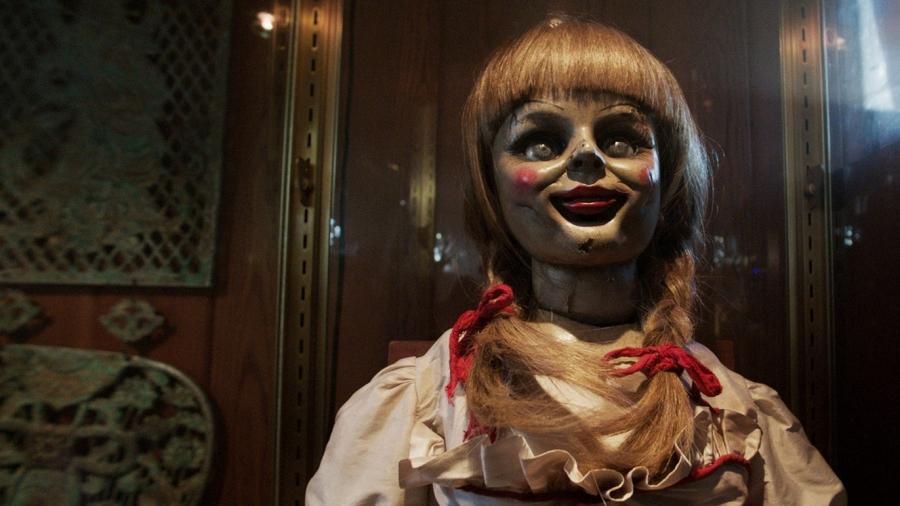 Conjuring Scares: James Wans latest genre entry serves up familiar horror tropes with enough style and facility to result in something shiver-inducingly fresh.