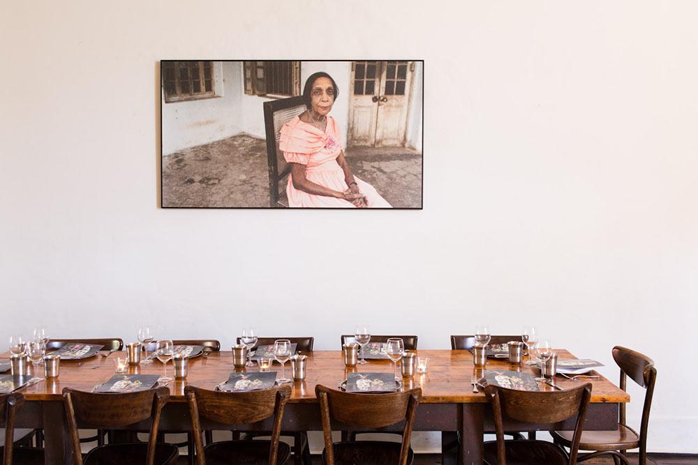 Horn please zona comedor mesa larga con cuadro indio decoratualma dta