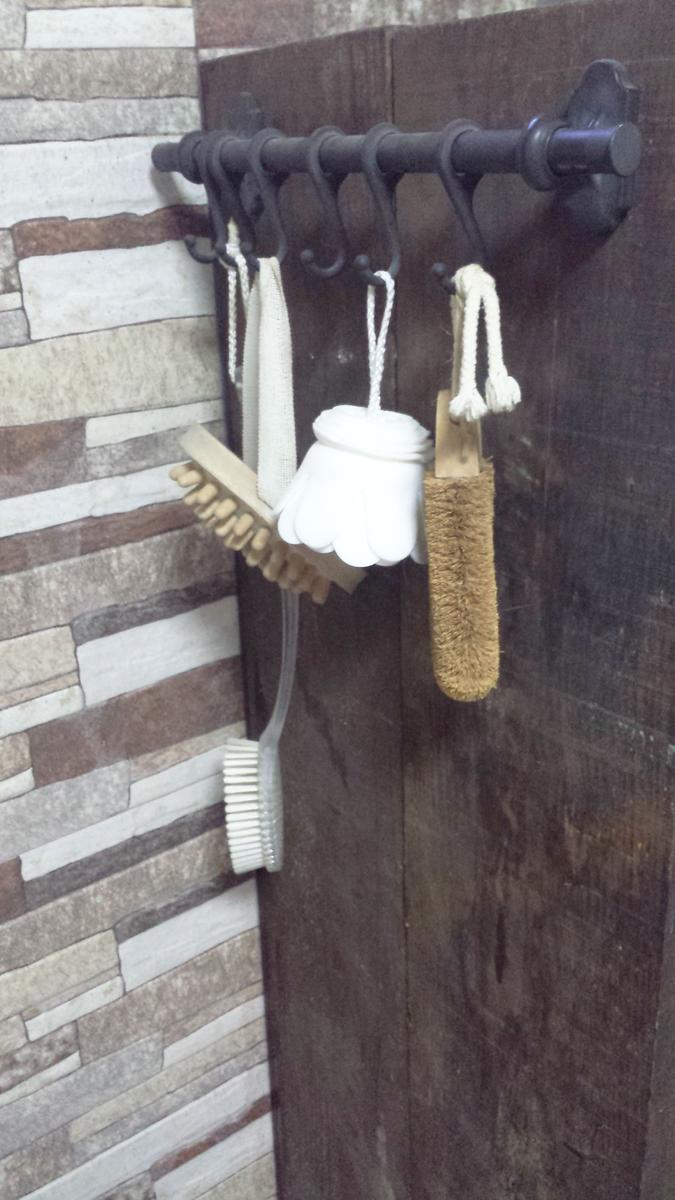 Baño rustico - Detalle almacenamiento de ducha