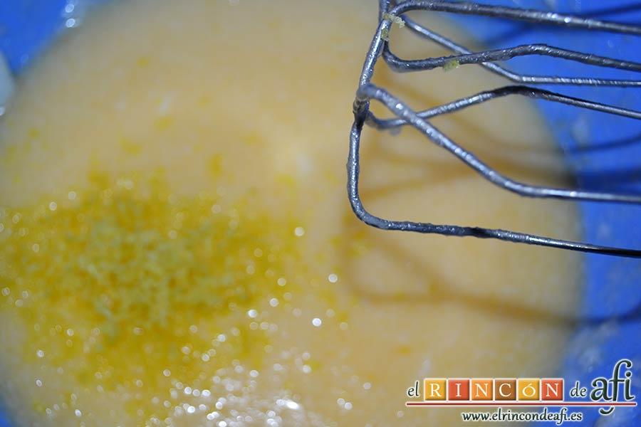 Perrunillas, añadimos la ralladura del limón y seguimos batiendo