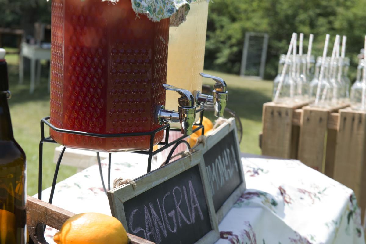 colores-de-boda-13-organizacion-bodas-corner-limonada-sangria-4