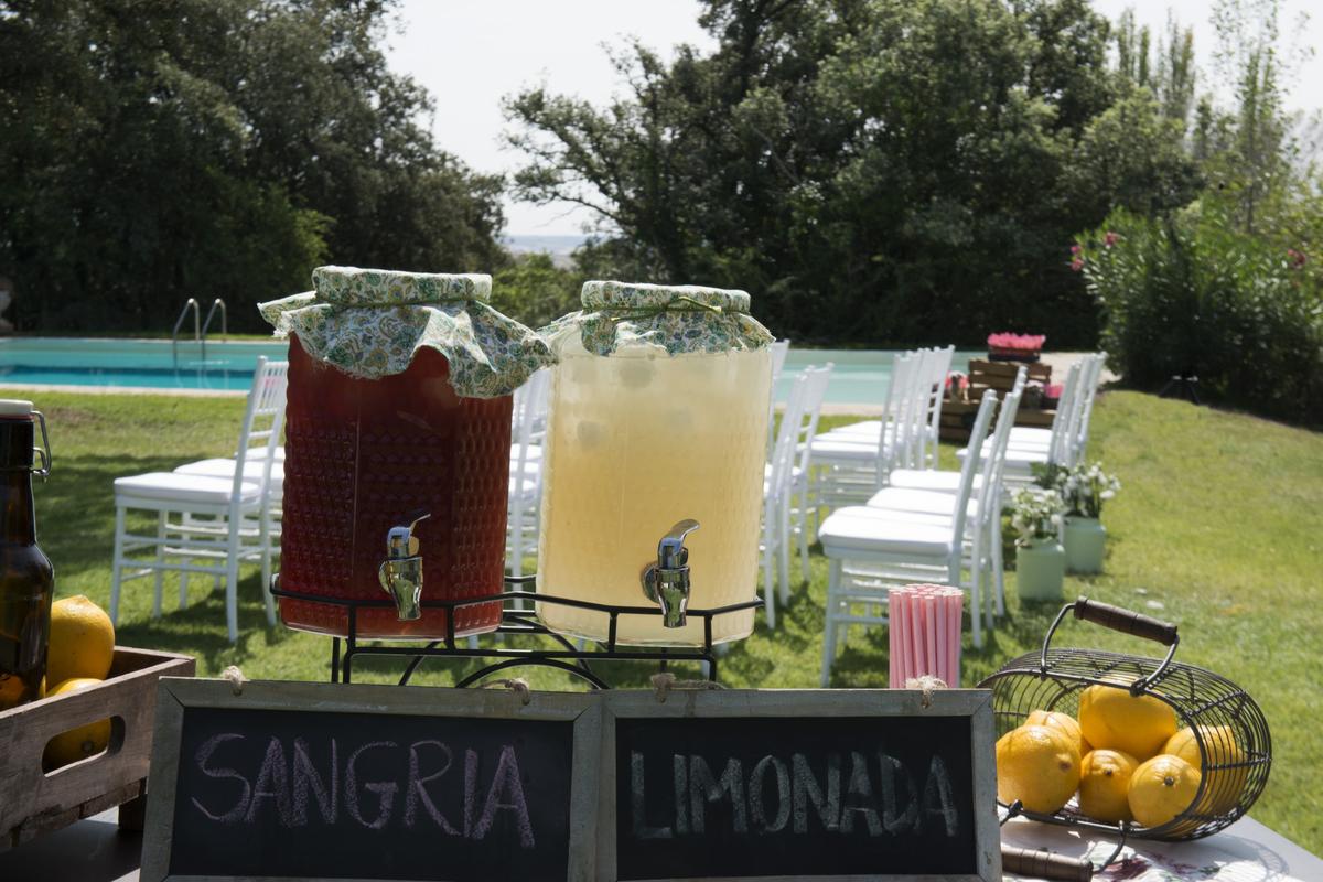 colores-de-boda-10-organizacion-bodas-corner-limonada-sangria-1