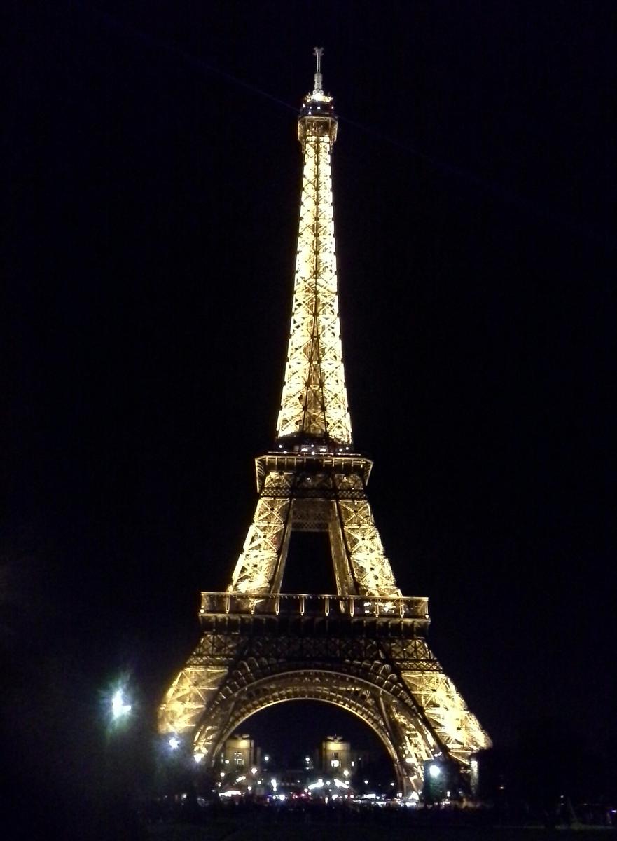 Torre Eiffel iluminada