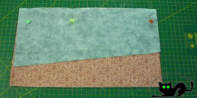 Ponemos las dos telas derecho con derecho y cosemos