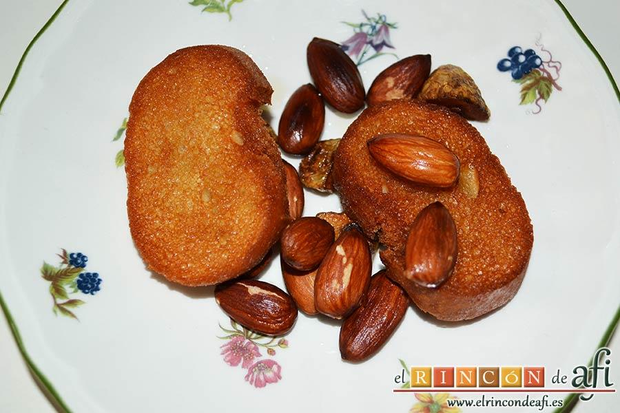 Pollo con salsa de almendras, sacarlos de la olla y reservar