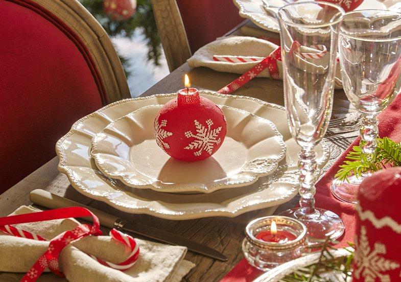 mesas decoradas para Navidad maisons detalle en rojo