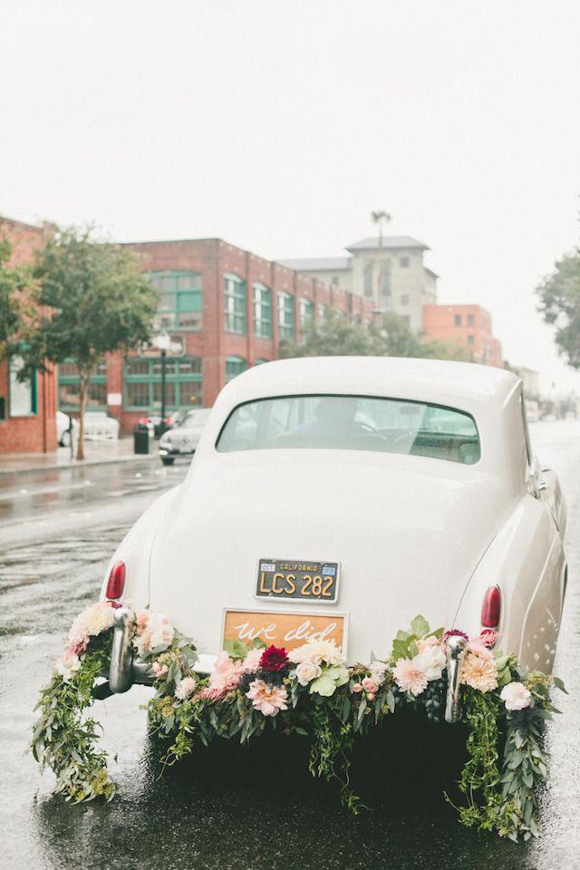 Just Married, Recién Casados, I Do, Bon voyage, Vive les Mariés, We Did, Happily Ever After, Garland, Guirnalda, wedding, getaway car, bike, truck, coche, novios