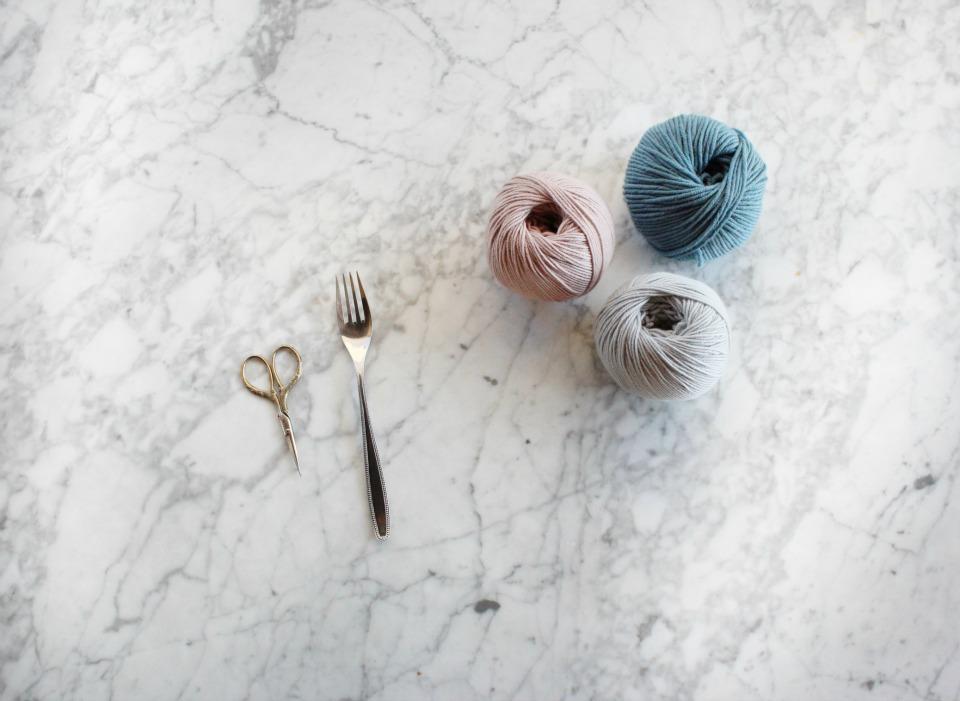 Cómo hacer pompones de lana en All Lovely Party