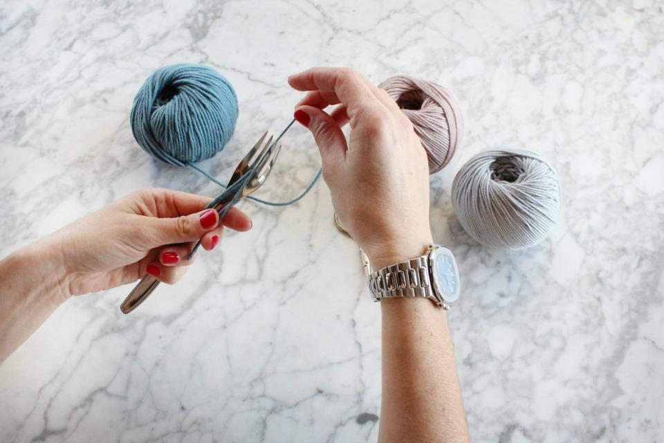 Cómo hacer pompones de lana en All Lovely Party