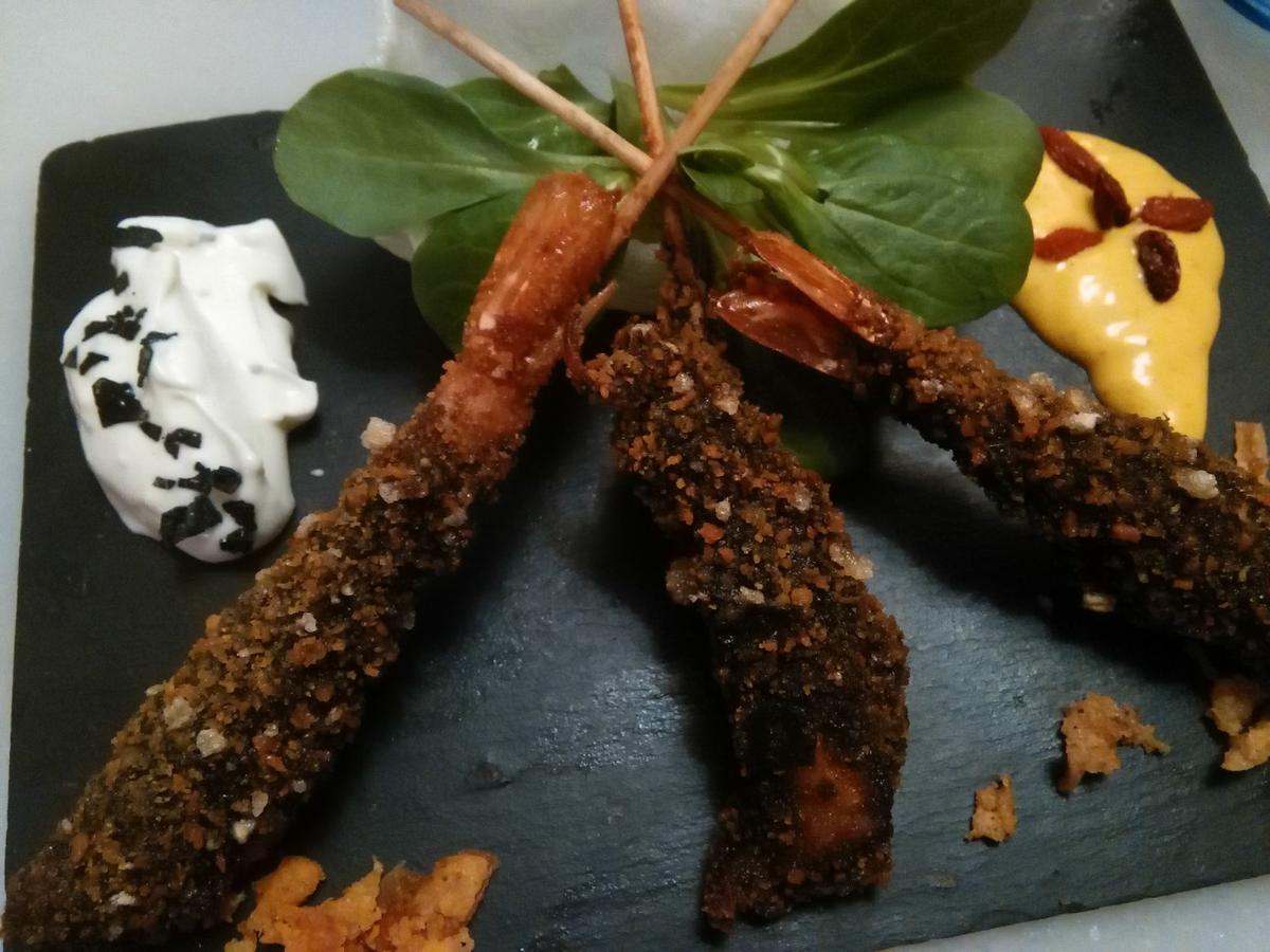 "Langostino crujiente en tempura negra de chipirón" - La Taberna de Tony