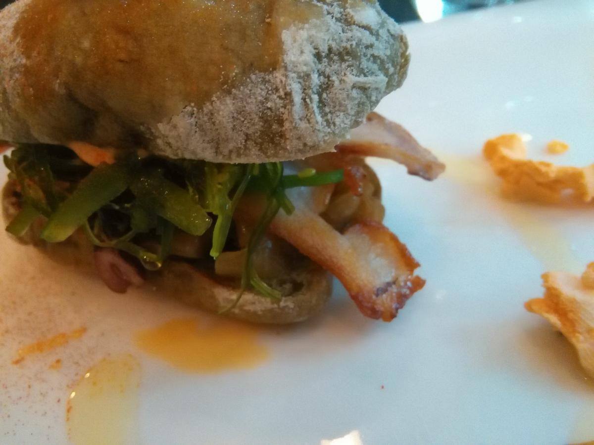 "Pepito de pulpo en pan rúxtico con ajada texturizada" - Ruxe Ruxe