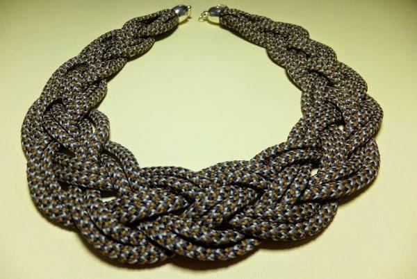 Collar tipo babero artesano