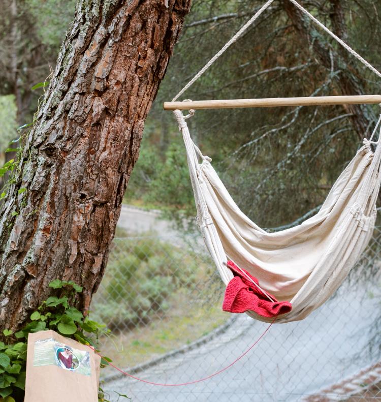 tejiendo en la hamaca