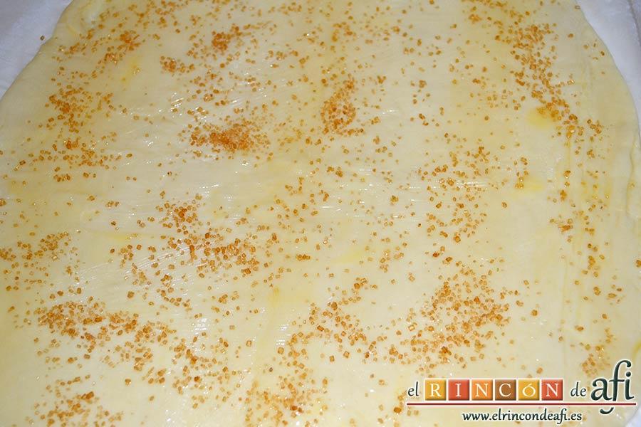 Tarta de manzana especial, espolvorear con azúcar moreno