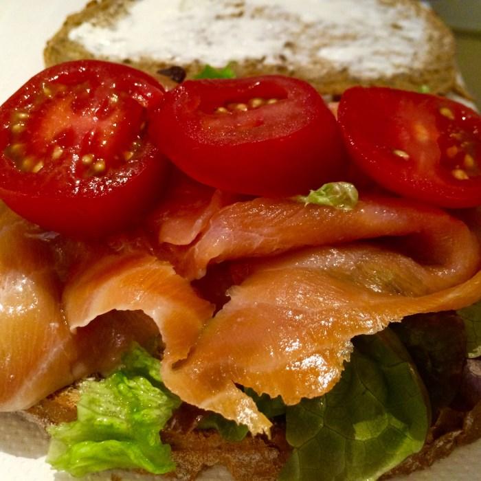 sándwich de salmón