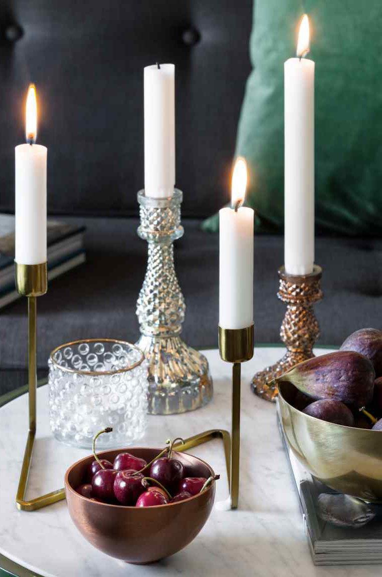 decoración con velas de Navidad hm candelabros