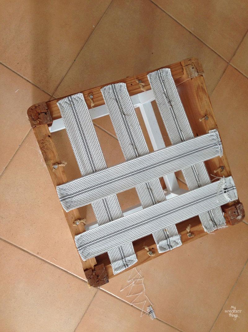 How to redo an old fashioned stool with some fake grain sack fabric | Upholster | Via www.sweethings.net 