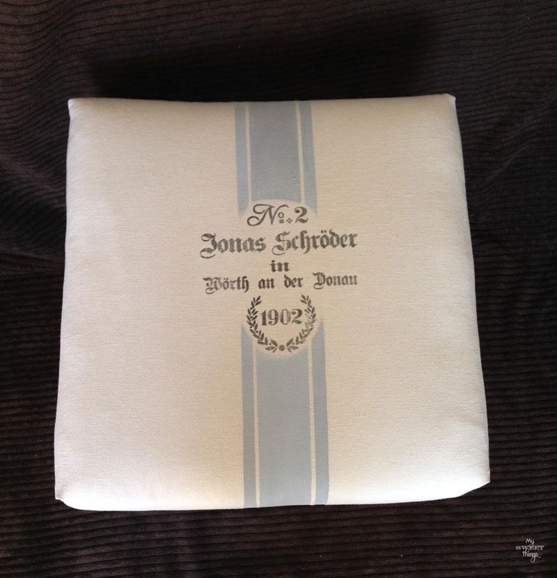 How to redo an old fashioned stool with some fake grain sack fabric | Upholster | Via www.sweethings.net 