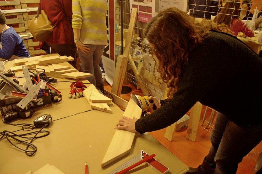 árbol de Navidad DIY - Lijar las tablas