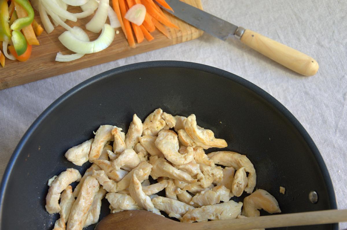 lacucharazul_tallarines_udon_pollo_verduras_4