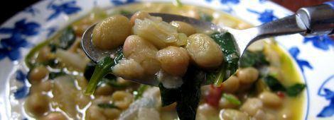 alubias pochas picantes con espinacas