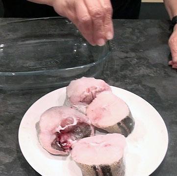 Merluza al horno con angulas sucedáneas y Gambas11